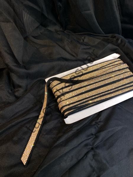 1.5CM GENİŞ KRİSTAL TAŞLI ŞERİT 1mt.