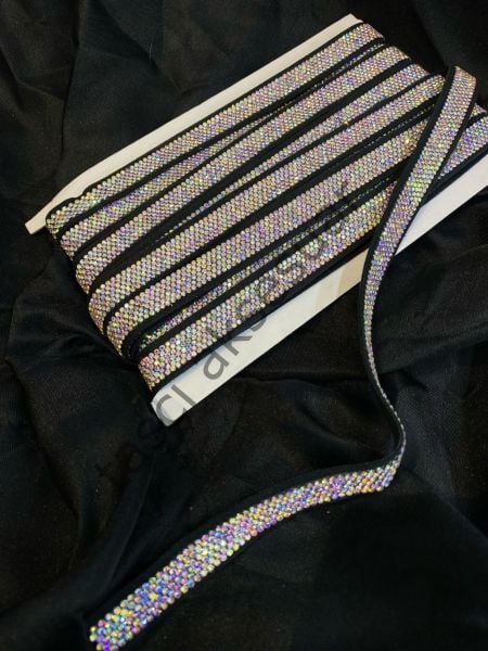 1.5CM GENİŞ KRİSTAL TAŞLI ŞERİT 1mt.