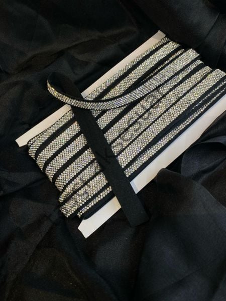 1.5CM GENİŞ KRİSTAL TAŞLI ŞERİT 1mt.